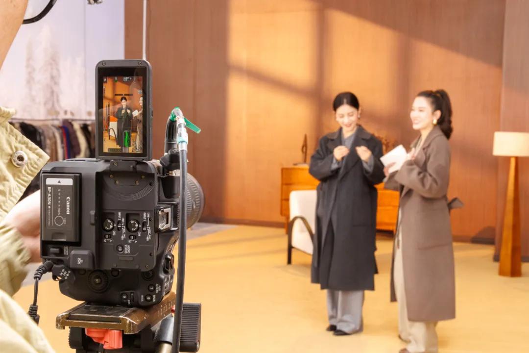 品质直播_讯道摄影机_超级时装发布