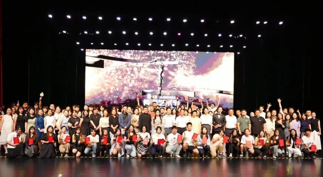 新闻学行业现状及发展前景_新闻与传播学就业前景_新闻学专业人才培养方向