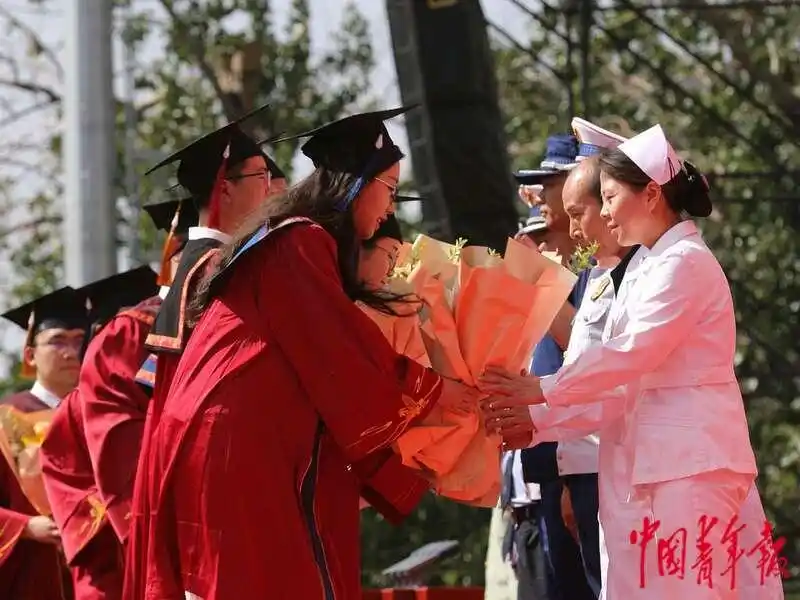 中国人民大学2024毕业典礼_中国人民大学毕业_中国人民大学毕业典礼现场