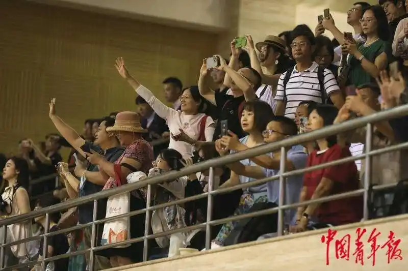 中国人民大学毕业典礼现场_中国人民大学2024毕业典礼_中国人民大学毕业