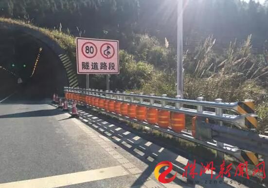 隧道入口防撞桶_防撞桶类型_旋转式防撞护栏