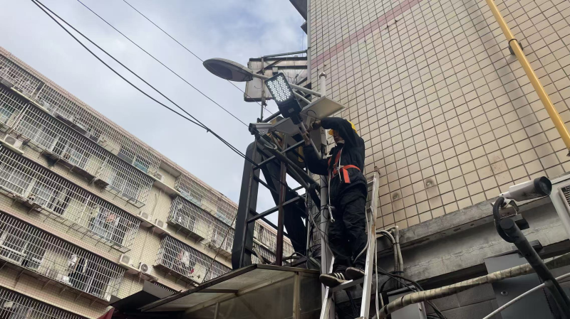路灯安装说明_大路灯如何安装_路灯安装过程