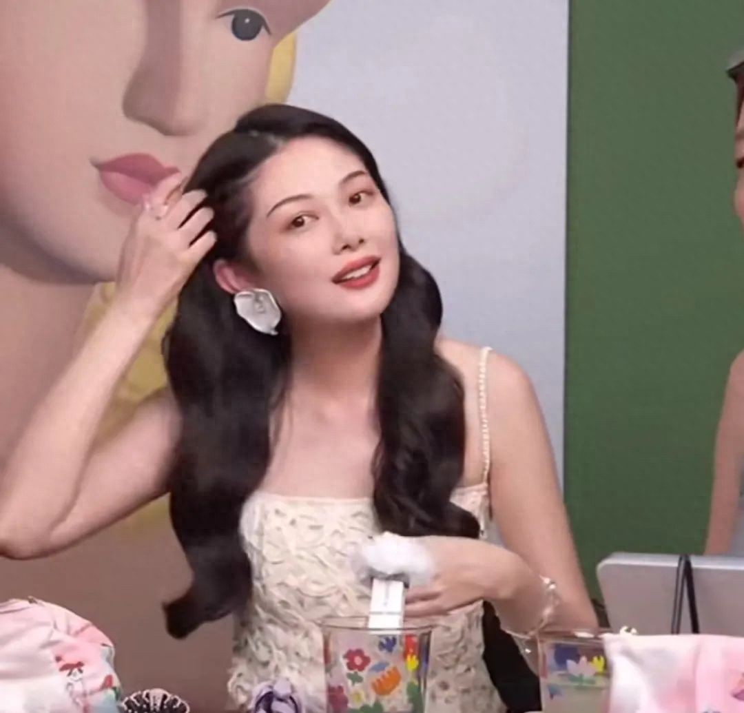 女网红晚晚直播卖卷发棒翻车_网红带货信任危机_网红自动卷发棒