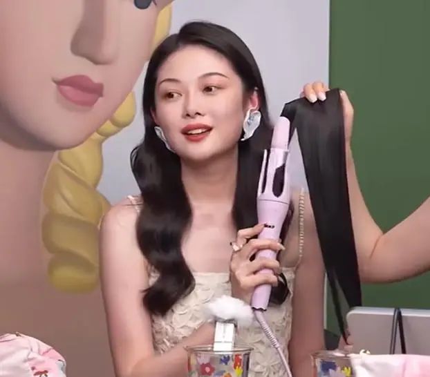 网红带货信任危机_网红自动卷发棒_女网红晚晚直播卖卷发棒翻车