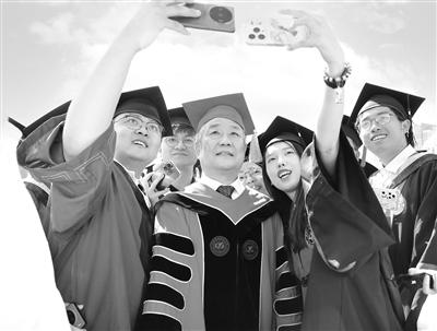 北京航空航天大学毕业_3260名本科毕业生合影留念_北京航空航天大学2024年毕业典礼