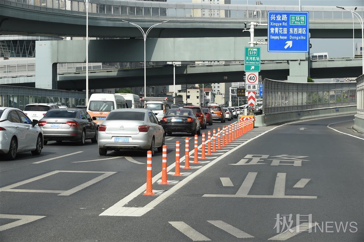 柔性警示柱_纵向减速标线_防撞桶设置