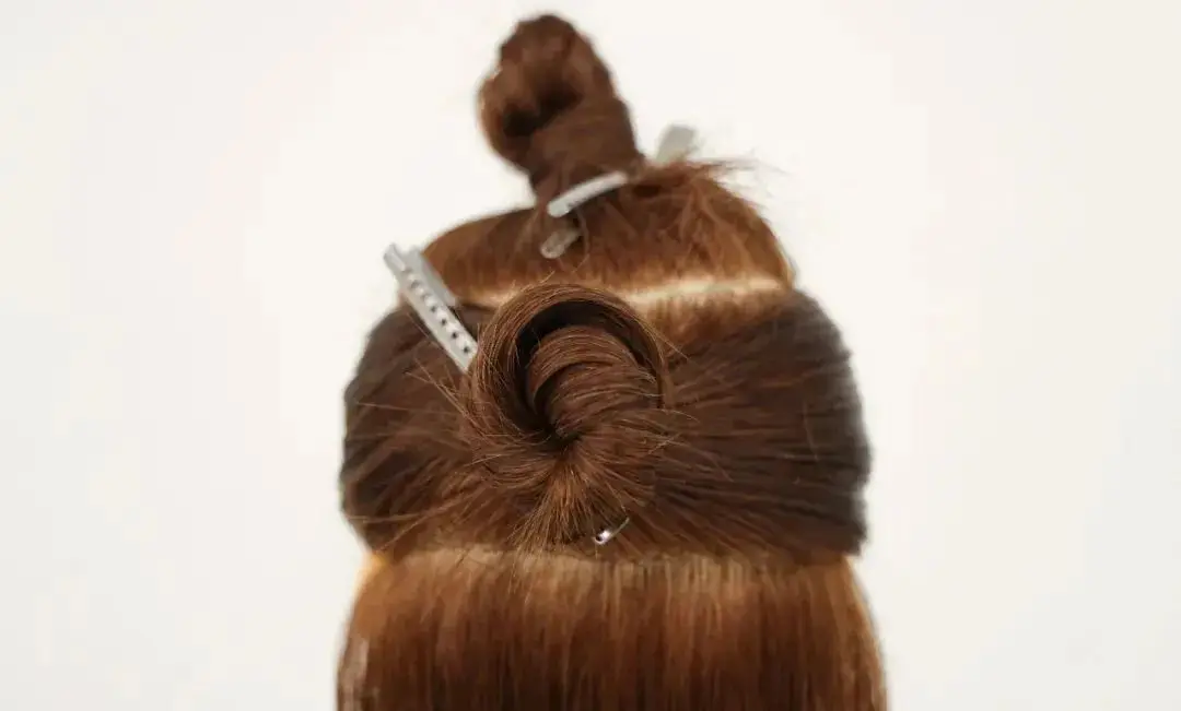 头发水分控制使用发胶_电卷棒造型教程_卷发棒怎样卷头发好看