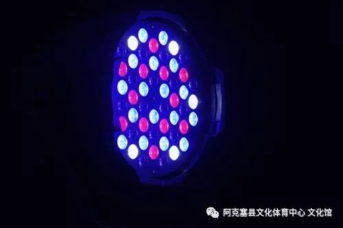 舞台灯光设计原理_舞台灯光技术基础_舞台灯控制台