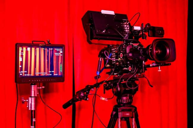 佳能色彩科学直播技术应用_佳能EOS C400电影机讯道化直播解决方案_讯道直播机
