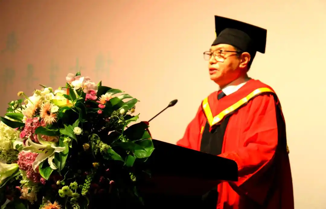 颁发学位与表彰毕业典礼_北京电影学院2020届云毕业典礼_北京电影学院毕业