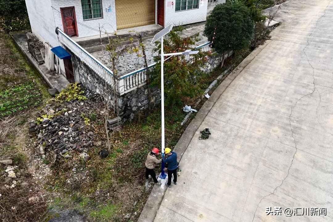 太阳能路灯安装_三联村_乡村振兴_大路灯安装