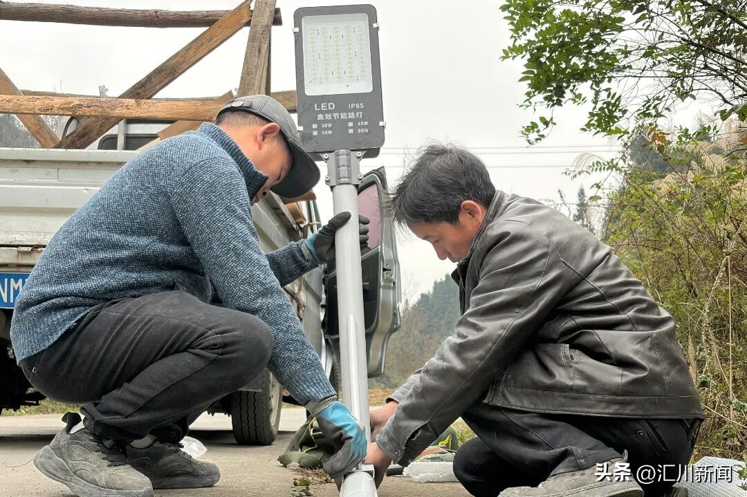 太阳能路灯安装_三联村_乡村振兴_大路灯安装