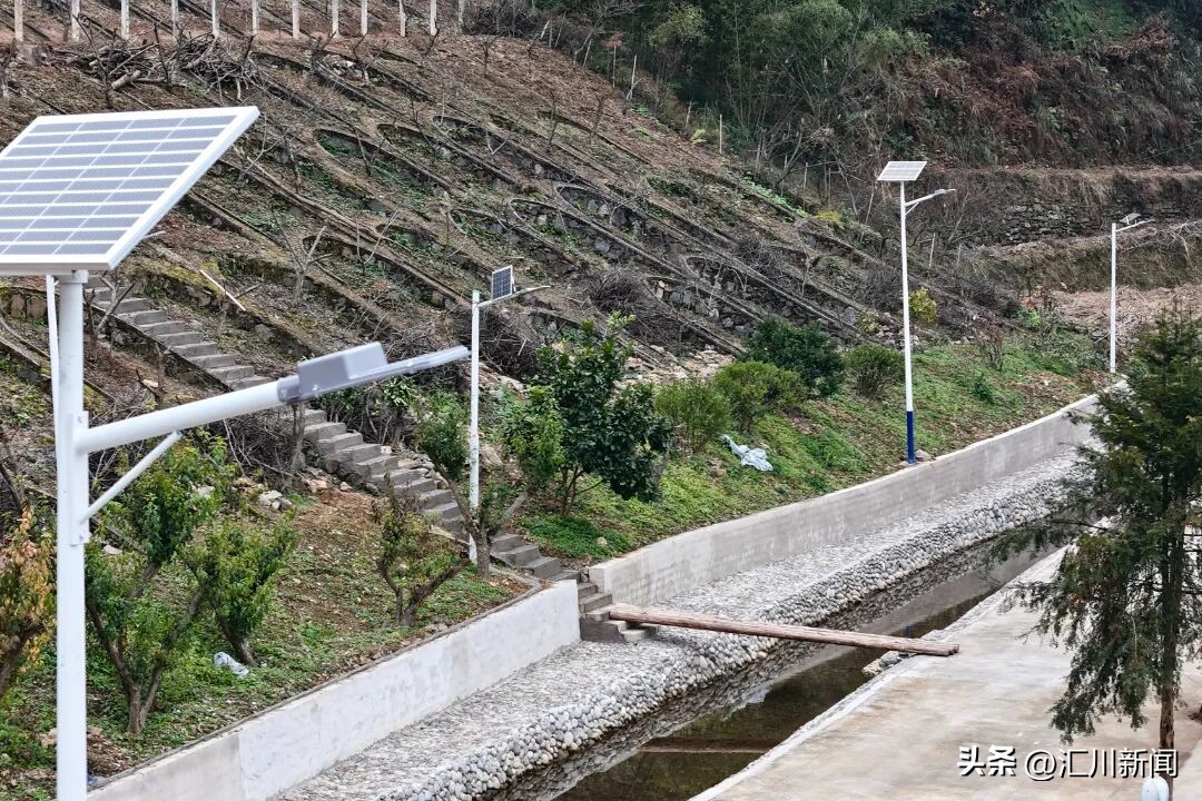 太阳能路灯安装_三联村_乡村振兴_大路灯安装