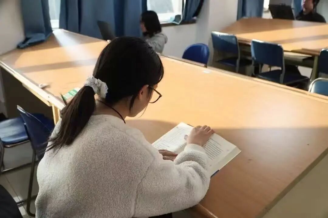 西农图书馆自习区域_西北农林科技大学隐藏自习室_西北农林科技大学