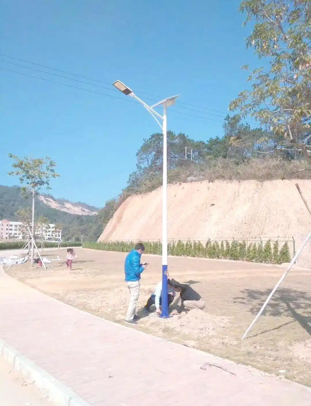 大路灯如何安装_太阳能路灯地基浇注教程_太阳能路灯安装步骤