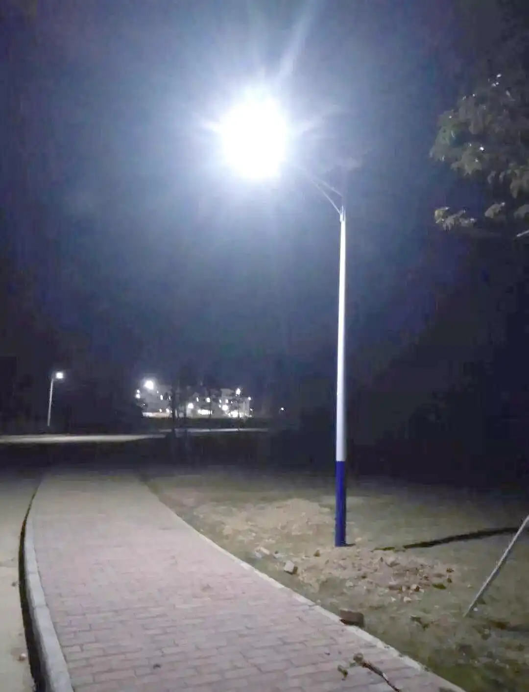 大路灯如何安装_太阳能路灯地基浇注教程_太阳能路灯安装步骤