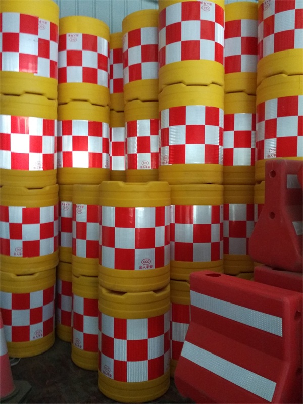 防撞桶生产_防撞桶 高弹性改性塑料 公路安全设施