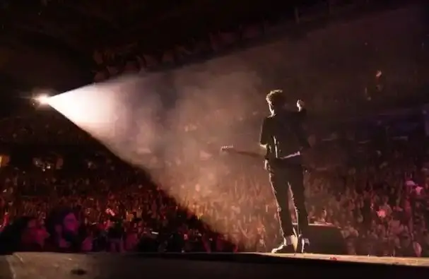 追光舞台灯_传统追光灯_追光灯位