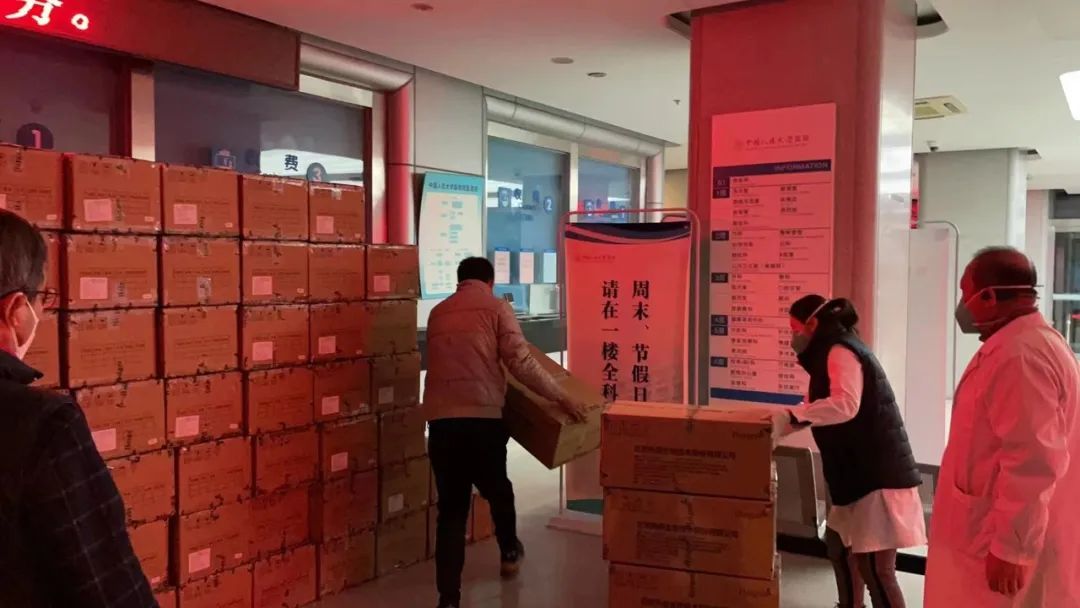 中国人民大学校友捐赠防疫物资_人大校友捐赠抗疫药品_中国人民大学校友