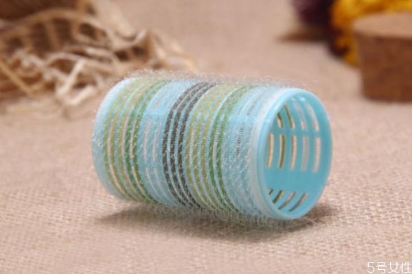 卷发棒怎么卷斜刘海_卷发筒使用方法详解_卷发筒怎么用