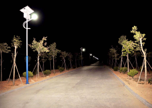 大路灯使用_路灯使用年限规范要求_路灯一般用多少瓦