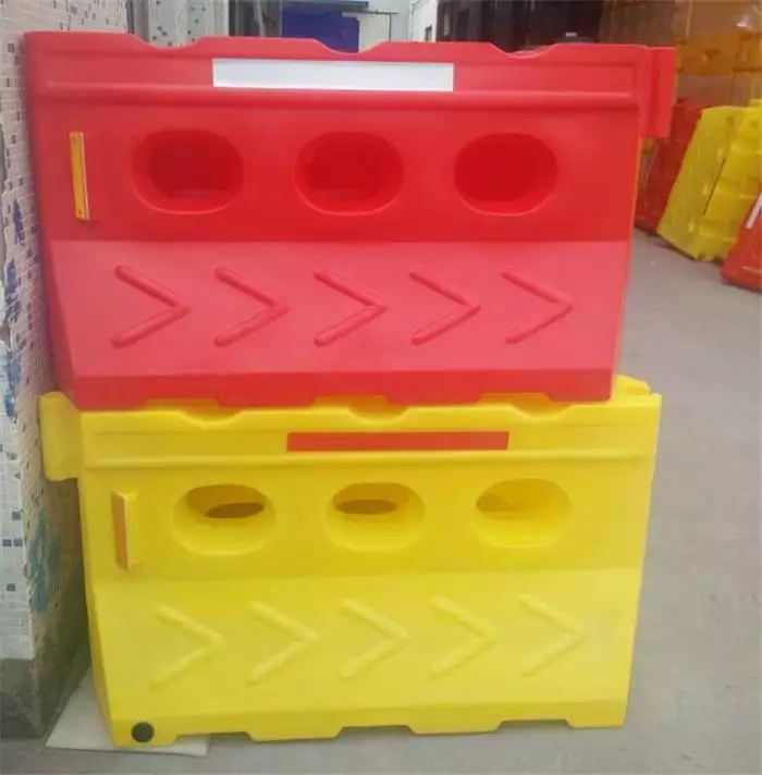 交通设施隔离墩_滚塑水马厂家_防撞桶厂家