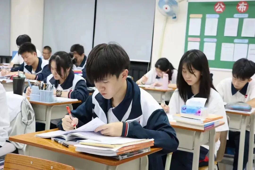 华侨生联考_25年华侨生联考新增院校录取情况_华侨生联考2025年录取分数线详解