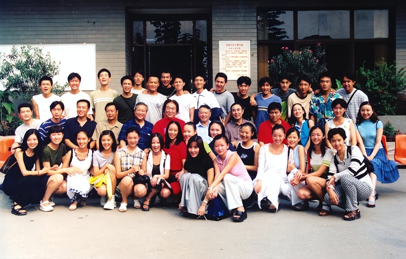 北京电影学院校友_北京电影学院知名校友合照_北京电影学院表演系毕业名单