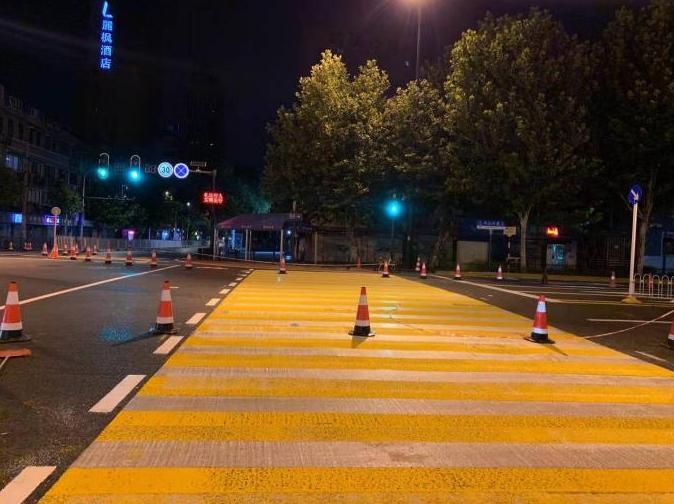 什么是防撞桶_武汉交通设施升级_新型防撞桶