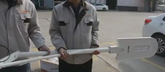 路灯安装说明_大路灯怎么安装_路灯安装过程