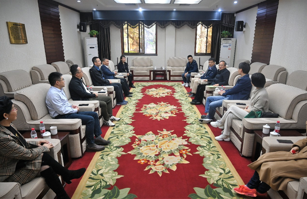 西安交通大学校友_西安交通大学上海校友会活动_交通大学校友返校交流