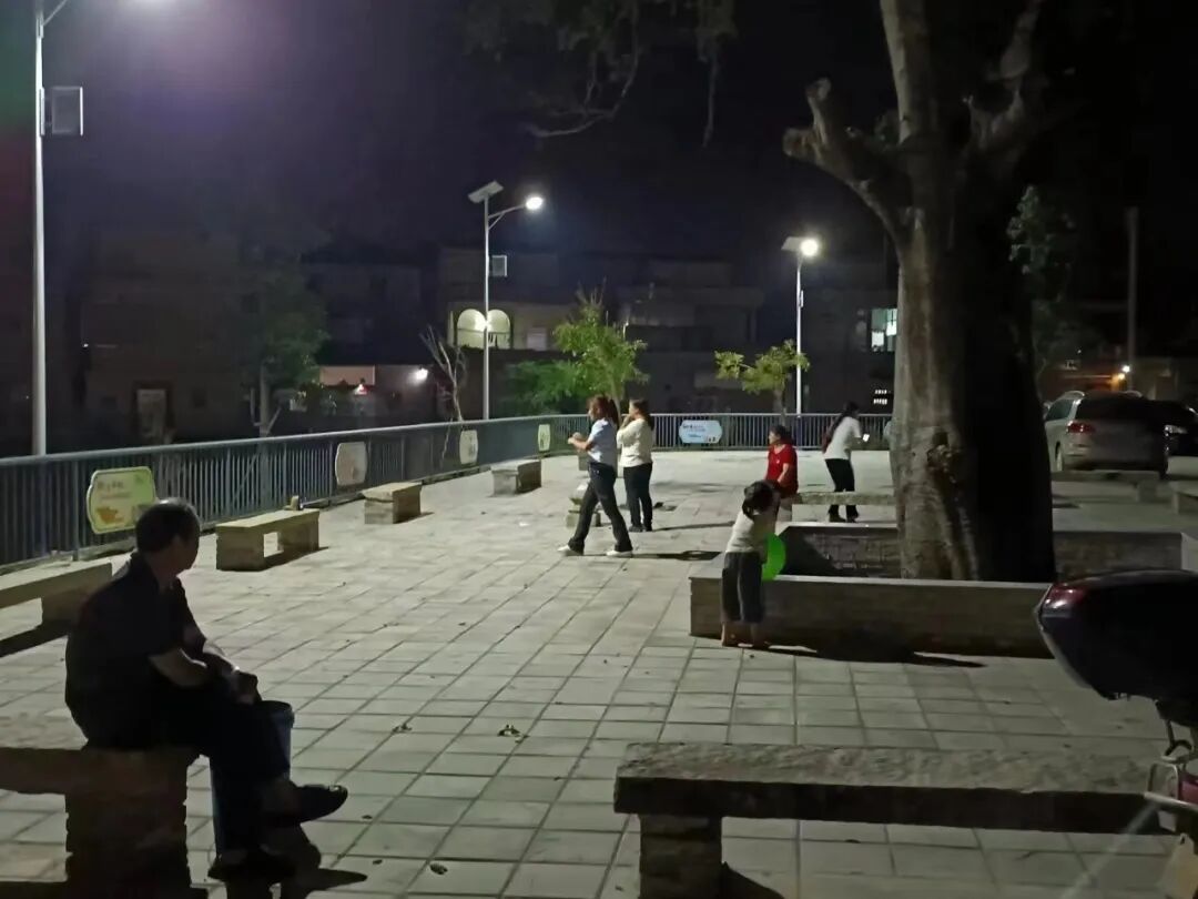 大路灯安装_路灯安装过程_路灯安装视频教程