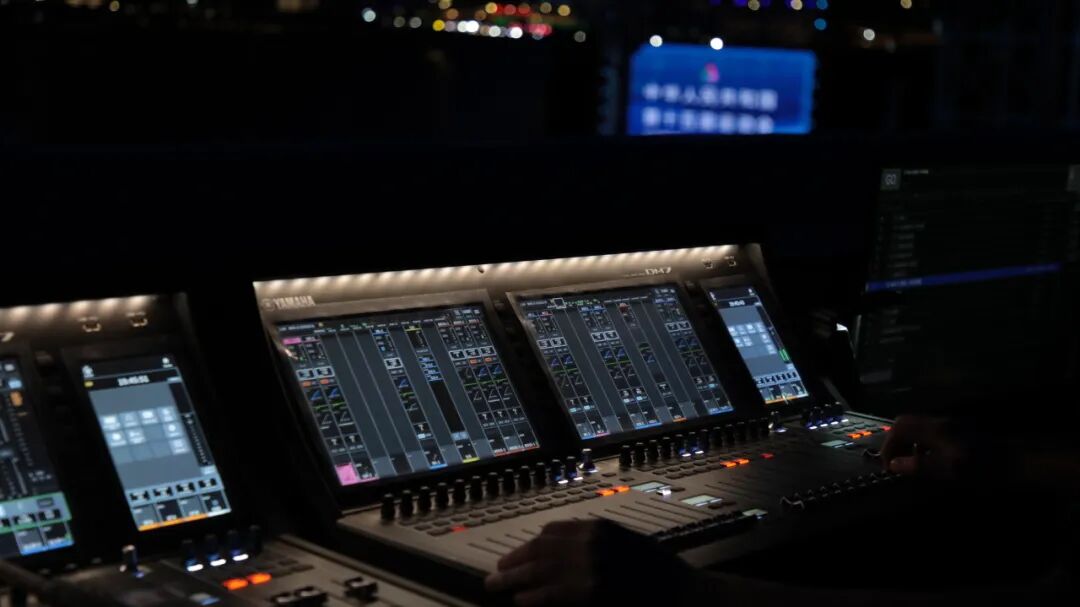 舞台灯控制台_舞台灯控台型号_舞台灯控台操作流程