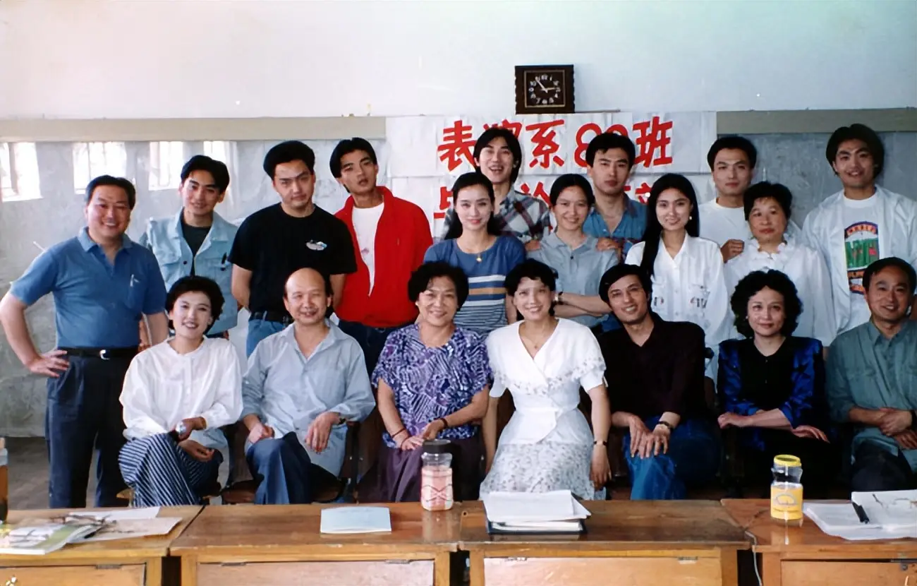 北京电影学院校友_北京电影学院表演系毕业照_北电各年级学生合照