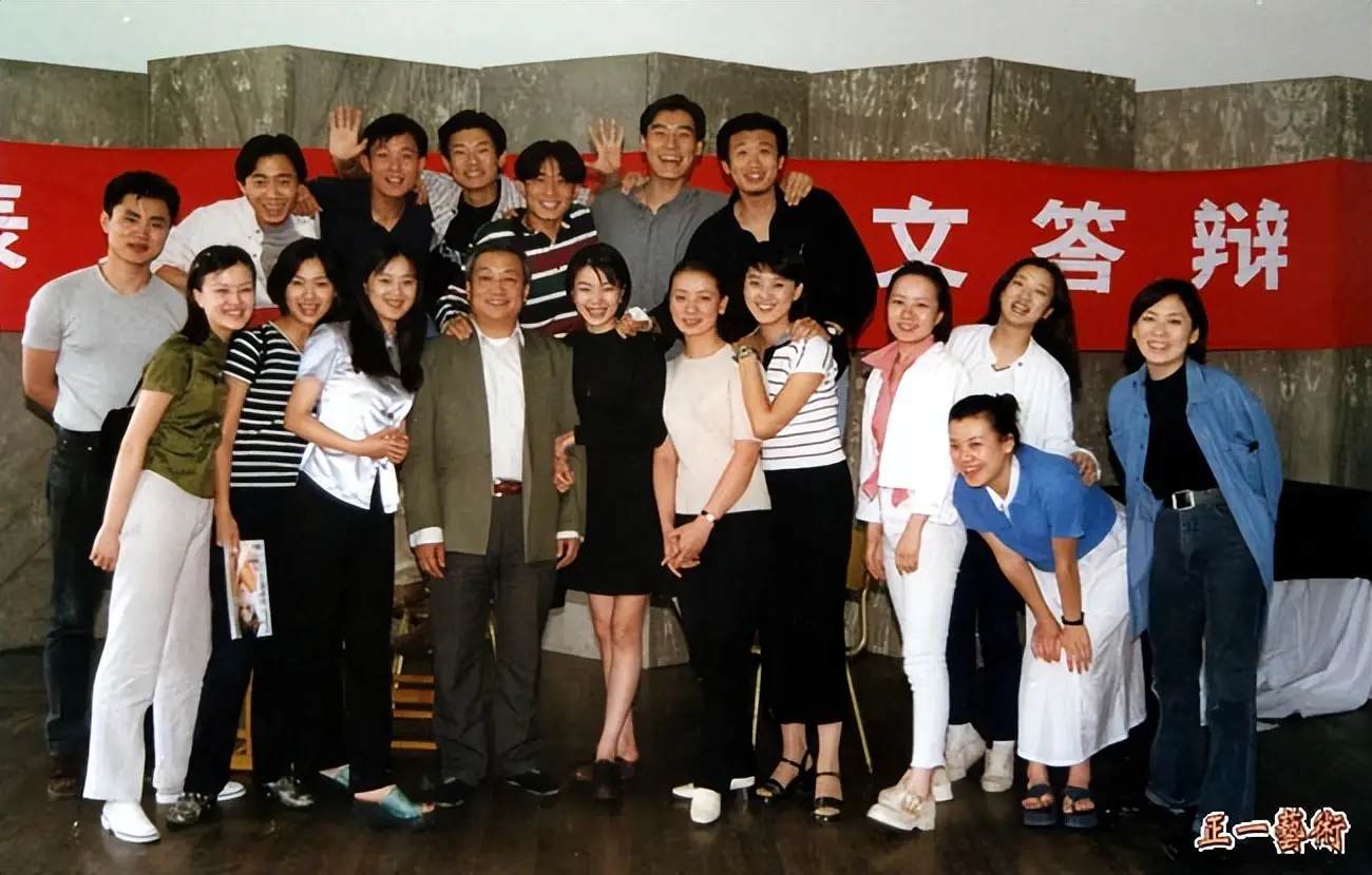 北京电影学院校友_北电各年级学生合照_北京电影学院表演系毕业照