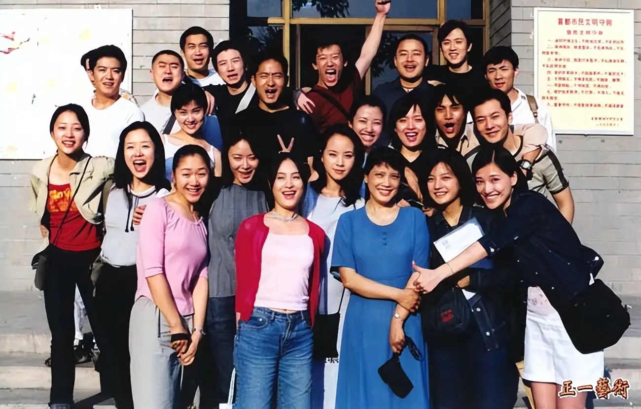 北电各年级学生合照_北京电影学院表演系毕业照_北京电影学院校友