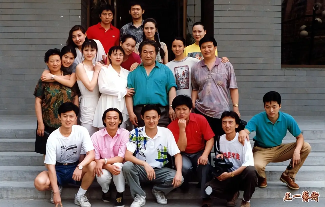 北京电影学院校友_北电各年级学生合照_北京电影学院表演系毕业照