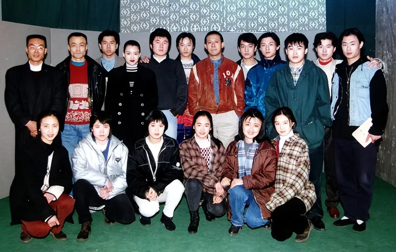 北电各年级学生合照_北京电影学院表演系毕业照_北京电影学院校友