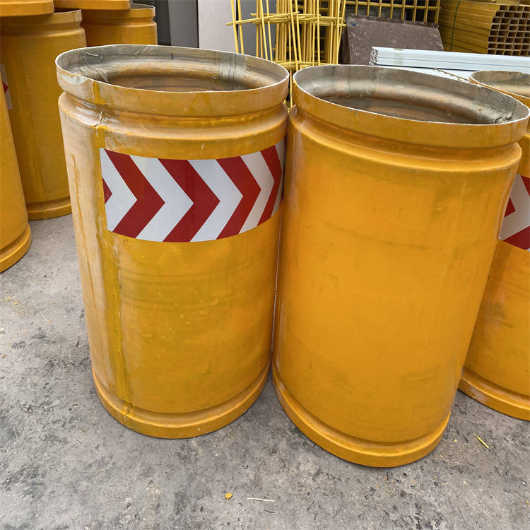 防撞桶布置_道路施工安全防护设施_施工安全防撞桶作用
