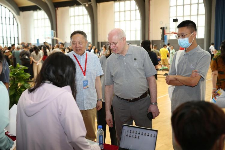 深圳北理莫斯科大学新生报到_深北莫2023级本科迎新服务_深圳北理莫斯科大学